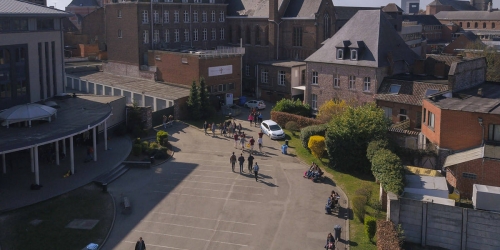 Collège-Saint-Julien-Ath-Entree.jpg