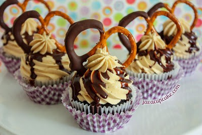 Chocolate Peanut Butter Pretzel Cupcakes by JavaCupcake2.jpg