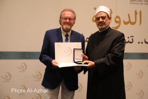 Christian Cannuyer reçoit médaille cheikh al-Azhar.jpg